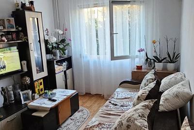 Apartament cu 3 camere semidecomandat în Florilor