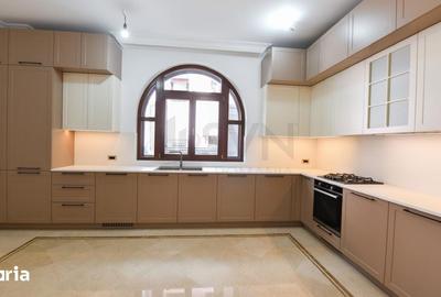 Casă cu 10 camere cu Teren 468 Mp în Cotroceni - 2