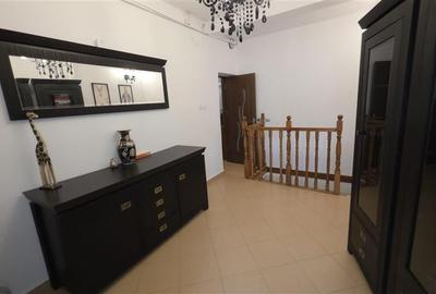 Casă individuală cu 8 camere cu Canalizare în Central - 4