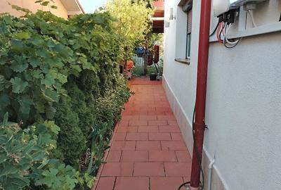Casă cu 3 camere cu Teren 640 Mp în Traian - 1