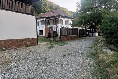 Casă cu Teren 2000 Mp în Central