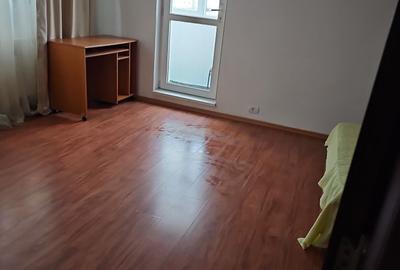 Apartament cu 2 camere semidecomandat în Ferentari