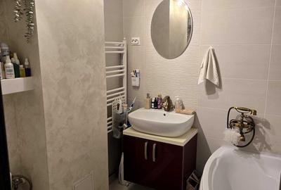 Apartament cu 2 camere decomandat în Exterior Vest
