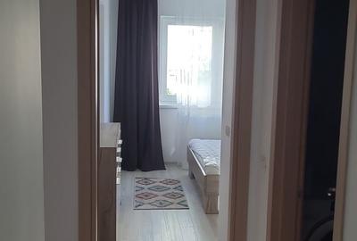 Apartament cu 2 camere decomandat în Tractorul - 4