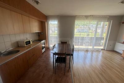 Apartament cu 2 camere semidecomandat, mobilat în Florești