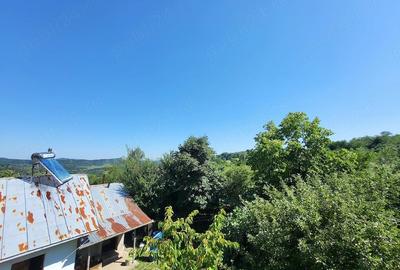 Casă cu 4 camere cu Teren 100 Mp în Predeal