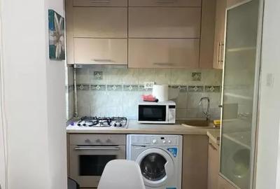 Apartament cu 2 camere semidecomandat în Podu Roș