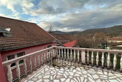 Casă cu 7 camere cu Teren 900 Mp în Central - 2