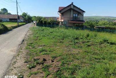 Teren de 4000 mp, în Tureni