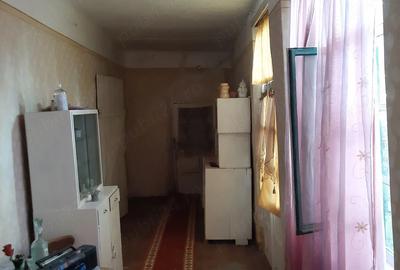 Casă cu 3 camere cu Teren 2083 Mp în Vălcani