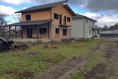 Casă cu 3 camere în Brebu