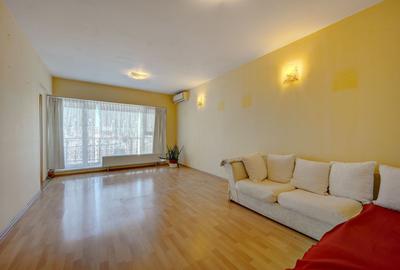 Apartament cu 4 camere decomandat în Titan