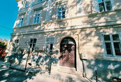 Apartament cu 2 camere semidecomandat în Centrul Istoric