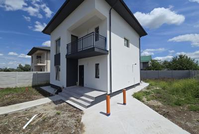 Casă cu 4 camere cu Teren 365 Mp în Berceni