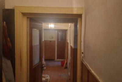 Apartament cu 4 camere decomandat în Central - 1