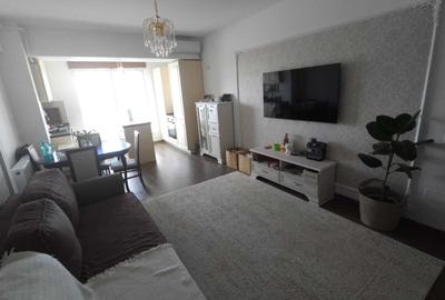 Apartament cu 3 camere semidecomandat în Apărătorii Patriei