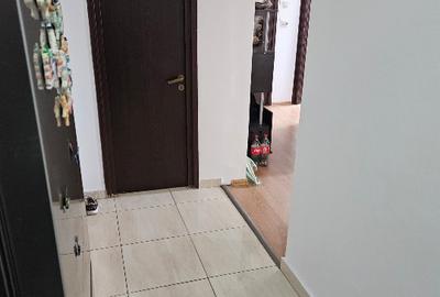 Apartament cu 3 camere decomandat în Giurgiului