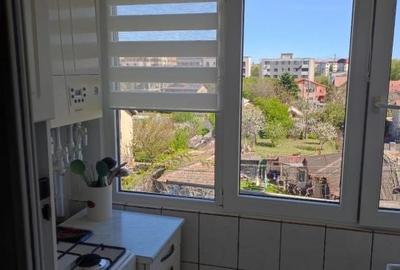 Apartament cu 2 camere decomandat în Km 5