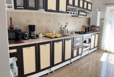 Casă cu 2 camere în Central