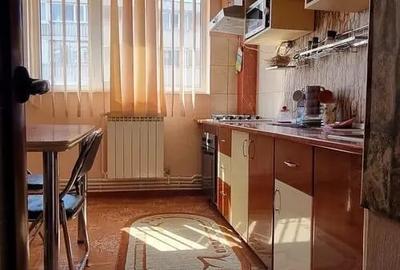 Apartament cu 2 camere decomandat în Micro 20
