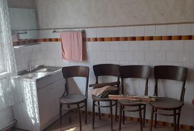 Casă cu 6 camere cu Teren 394 Mp în Central - 2