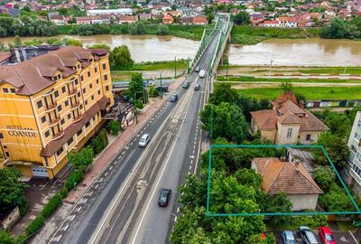 Casă cu 4 camere cu Teren 405 Mp în Romanilor