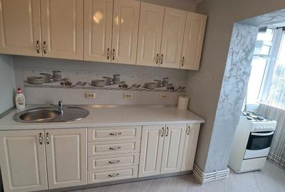 Apartament cu 3 camere decomandat în Popa Șapcă