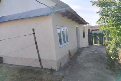 Casă cu 4 camere în Hănești