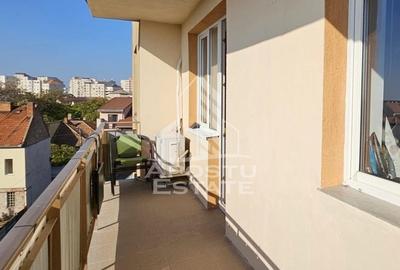 Apartament cu 4 camere decomandat în Central