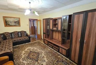 Apartament cu 3 camere decomandat, mobilat în Alexandru cel Bun