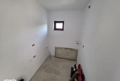 Casă cu 2 camere cu Teren 450 Mp în Cetate - 1