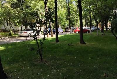 Apartament cu 3 camere semidecomandat în Podu Roș - 1