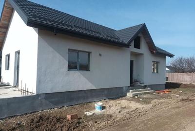 Casă individuală cu 2 camere cu Canalizare în Clinceni