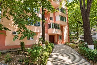 Apartament cu 3 camere decomandat în Giurgiului
