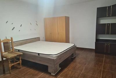 Garsonieră nedecomandată, mobilată în Gării