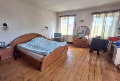 Casă individuală cu 8 camere cu Teren 1250 Mp în Cristian - 1