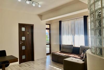 Apartament cu 3 camere decomandat în Tractorul