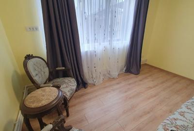 Apartament cu 3 camere semidecomandat în Pârneava - 2