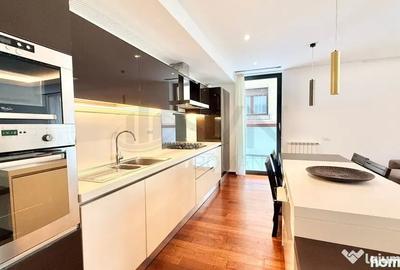 Apartament cu 4 camere decomandat în Central