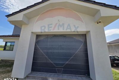 Casă cu 5 camere cu Teren 570 Mp în Sânmartin - 2