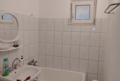 Apartament cu 2 camere semidecomandat în Berceni