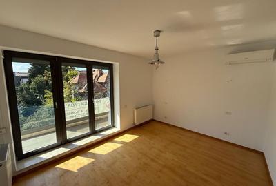 Apartament cu 4 camere, mobilat în Capitale - 32