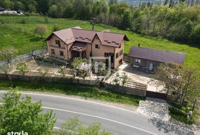 Casă cu 3 camere cu Teren 700 Mp în Adâncata - 2