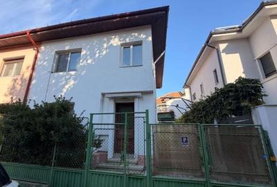 Casă cu 4 camere în Cotroceni