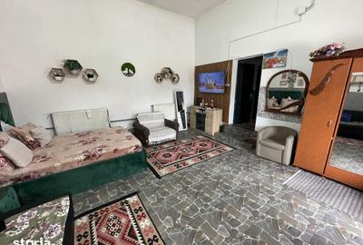 Casă cu 4 camere cu Teren 1014 Mp în Central - 1