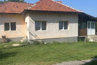 Casă cu 2 camere în Bughea de Jos