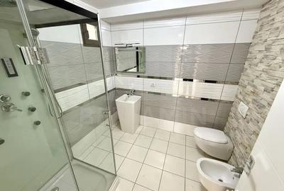 Casă cu 4 camere cu Teren 500 Mp în Malu Mare