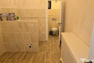 Spațiu comercial, de 120 mp, în Central - 4