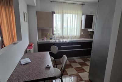 Apartament cu 3 camere decomandat în Trivale