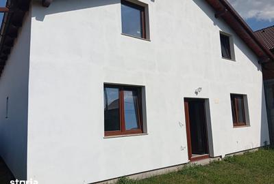Casă cu 3 camere cu Teren 300 Mp în Livada - 2